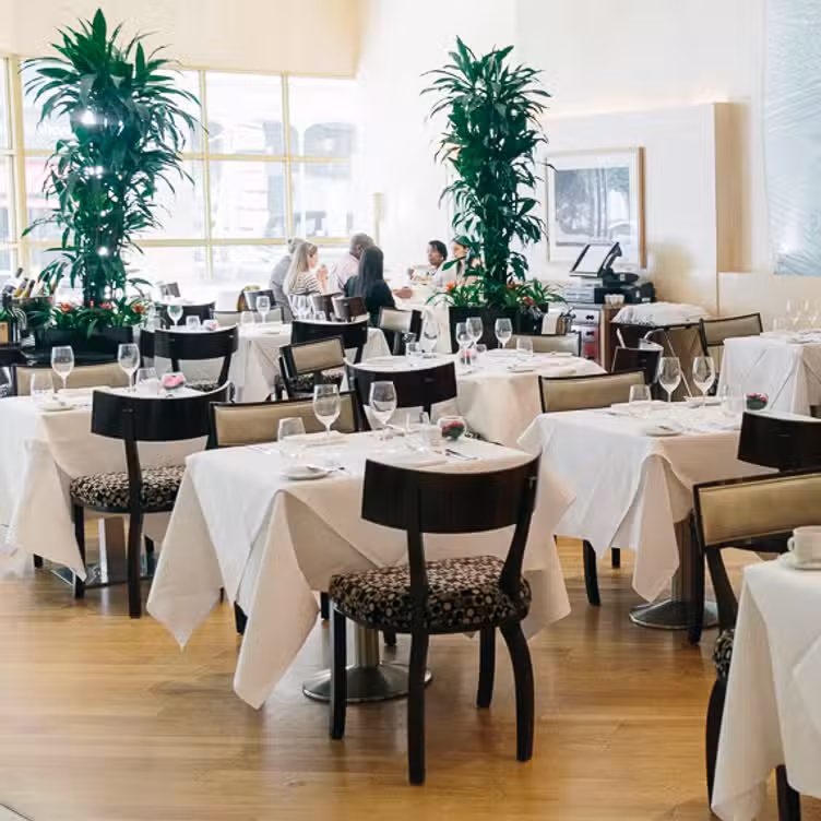 Restaurant - Harlequin Restaurant @ Kingsway Hall Hotel, London, 