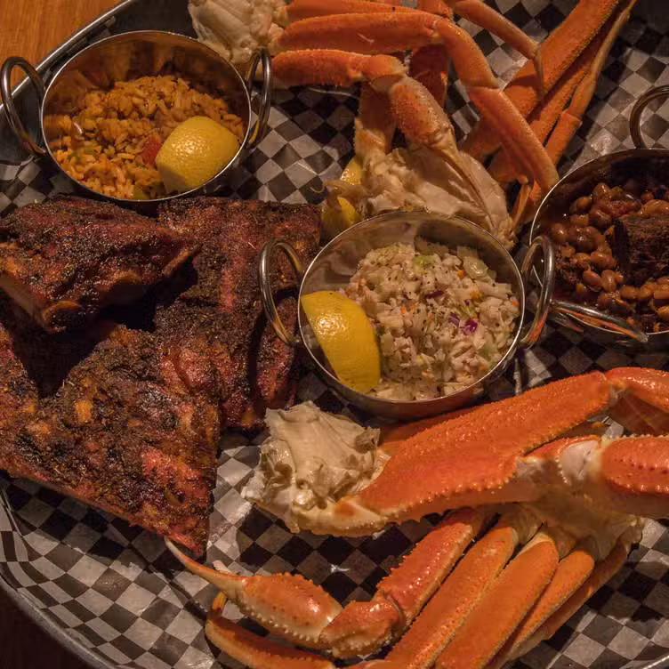Eten - Bookers BBQ + Crab Shack, Calgary, AB