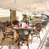 Una foto del restaurante Garden View at Hotel de France