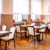 A photo of Halber Mond Restaurant restaurant