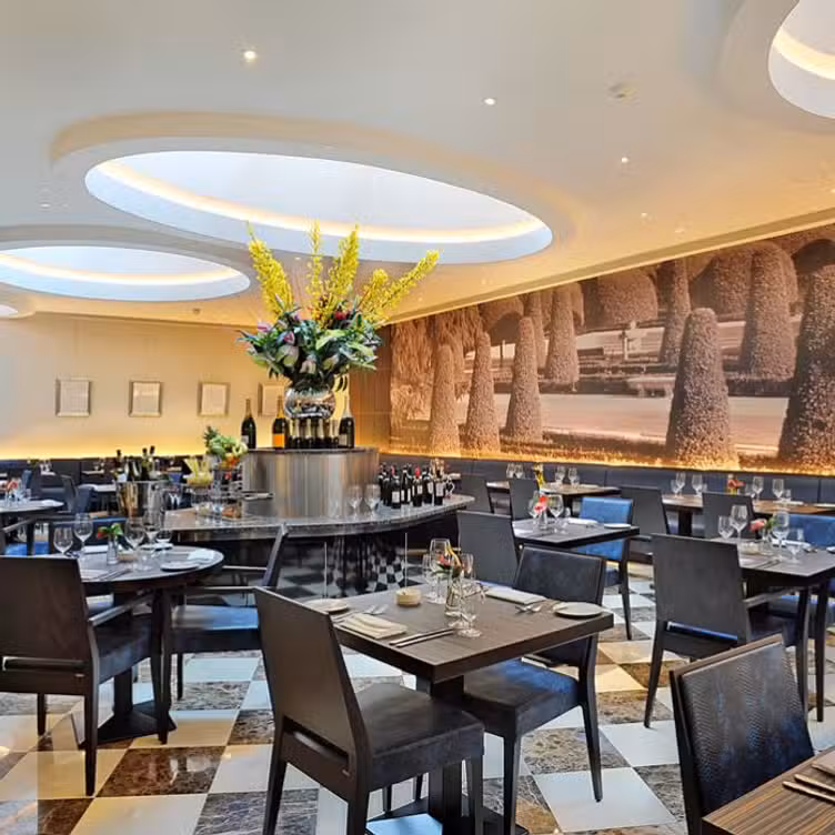The Crescent Lounge, London, 