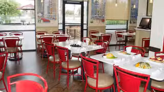 A photo of Si Bon restaurant