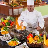 Cover image for Caf Gauguin at Rosen Centre