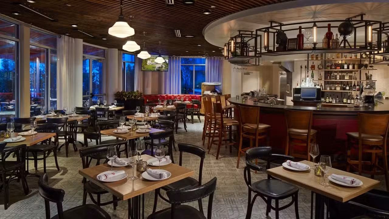 Binnenkant - 360 American Bistro & Bar, Celebration, FL