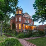 Cover image for The Lumber Baron Inn and Gardens