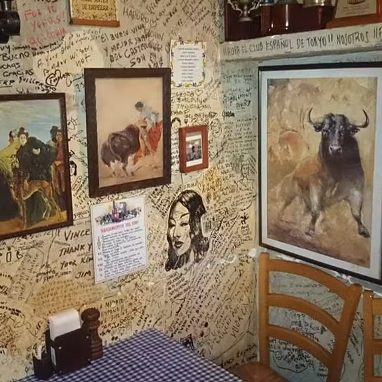 Interior - El Castellano, Shinjuku-Ku, Tokyo