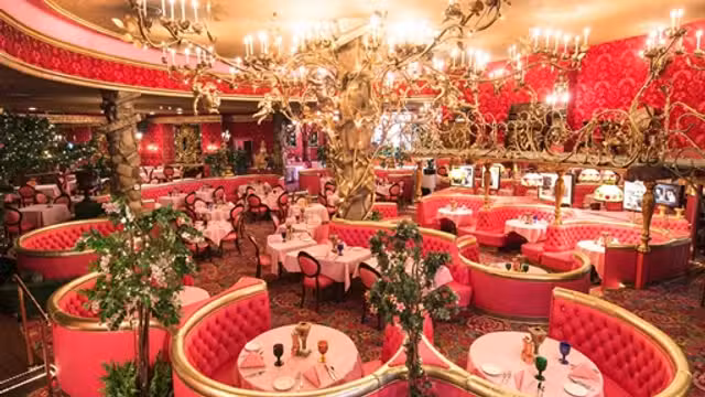 Een van Alex Madonna’s Gold Rush Steak House, at Madonna Inn restaurant
