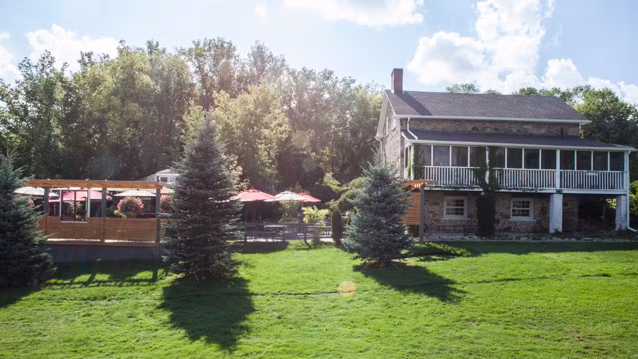 Buitenkant - Villa Caledon Inn, Caledon East, ON