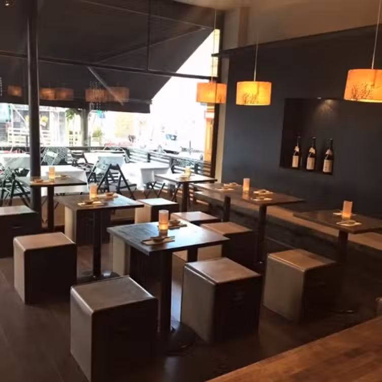 Interior - Maki Sushi, London, 