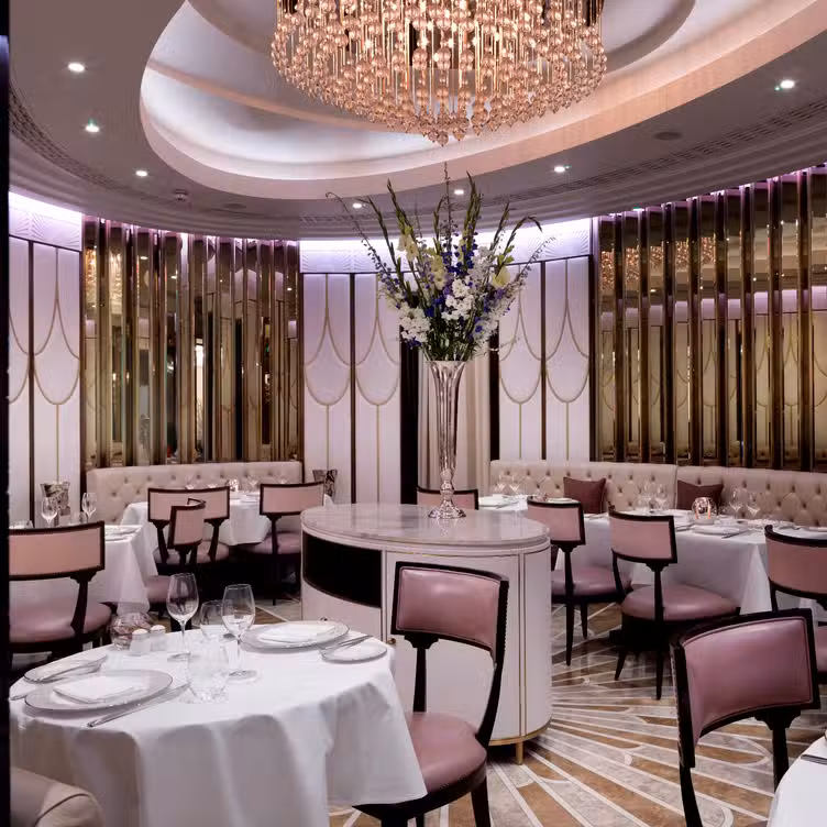 インテリア - The Oval Restaurant at The Wellesley London  London
