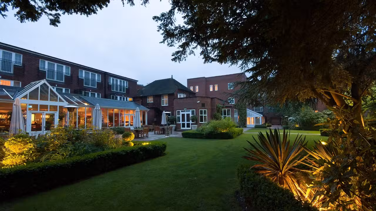 Buitenkant - The Bull Hotel - Gerrards Cross, Gerrards Cross, Buckinghamshire