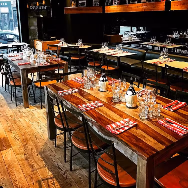 Interior - Restaurant Inferno, Montréal, QC