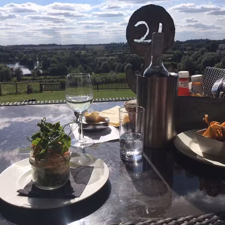 Buitenkant - Three Lakes Restaurant, Ware, Hertfordshire