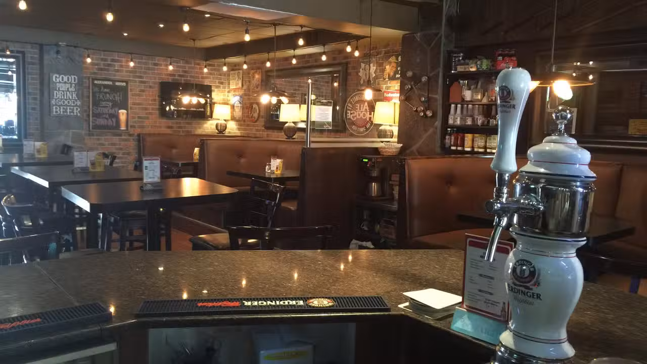 Interior - Originals Ale House, Toronto, ON