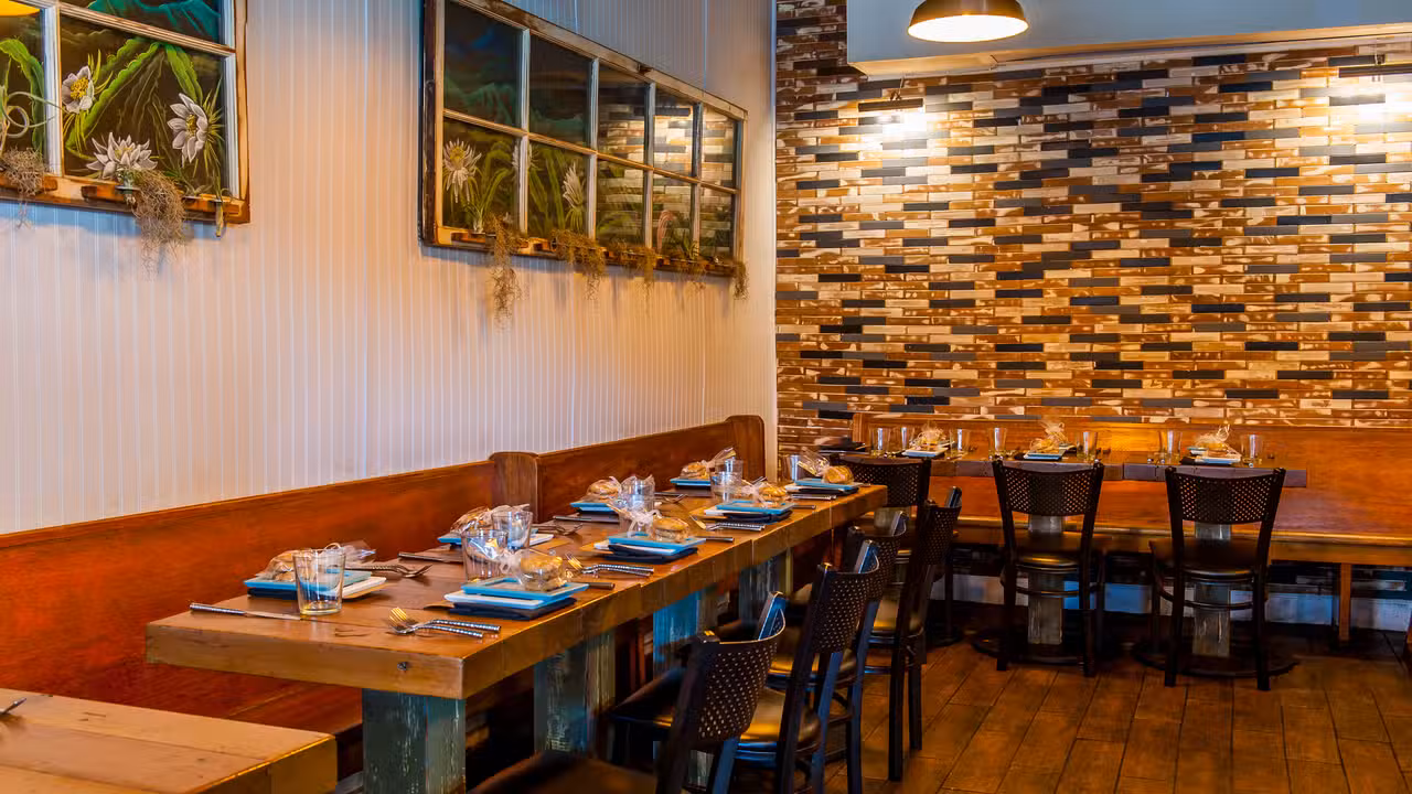 Interior - The Nook Neighborhood Bistro, Honolulu, HI