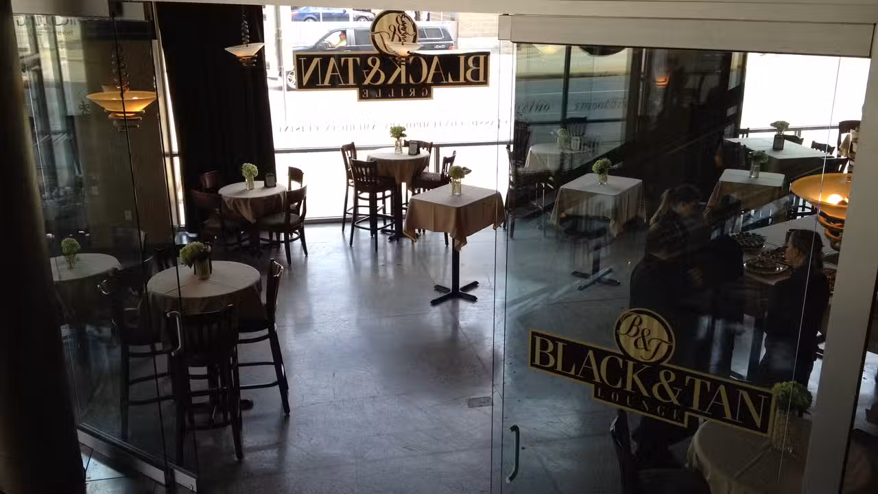Interior - Black & Tan Grille, Green Bay, WI