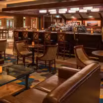 Una foto del restaurante Long 9 at Crowne Plaza Springfield