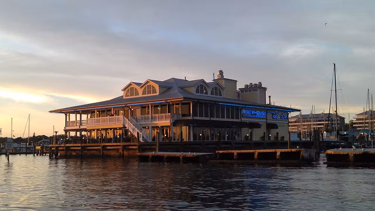 Riverhouse Waterfront - Reef & Grill, Palmetto, FL