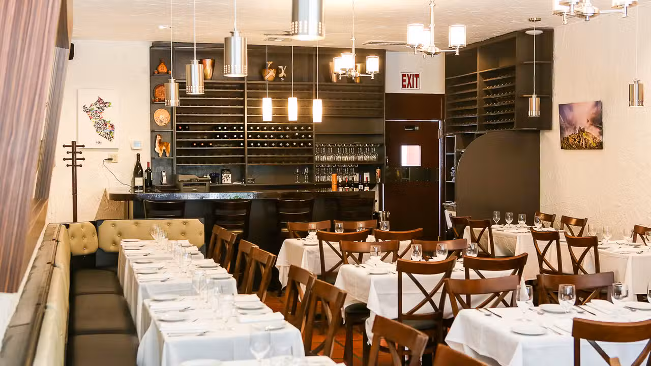 Binnenkant - Mikuna Peruvian Cuisine - Permanently Closed, Coral Gables, FL