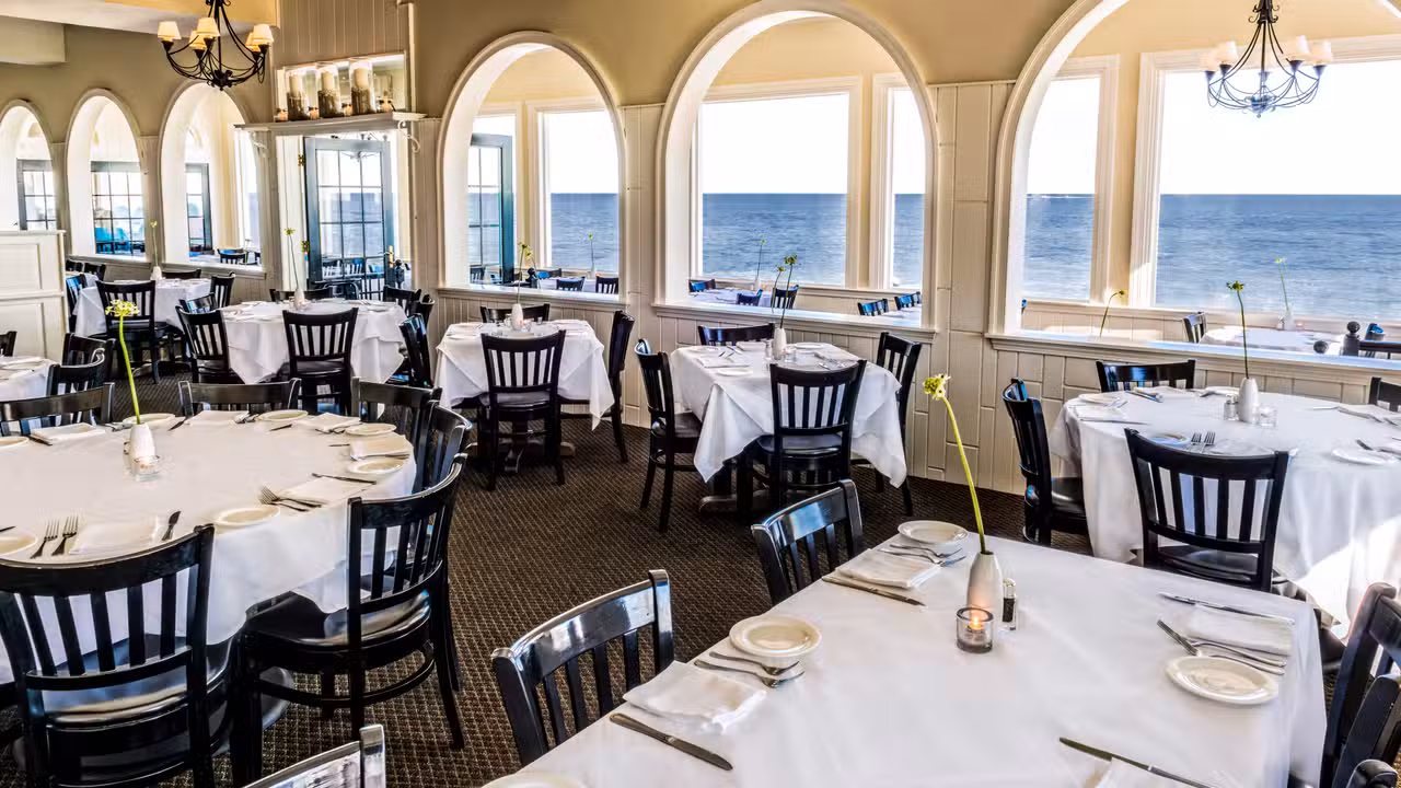 Binnenkant - The Ocean House Restaurant, Dennis Port, MA