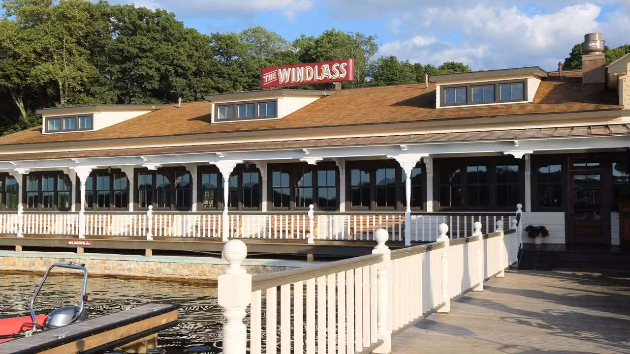Buitenkant - The Windlass Restaurant, Lake Hopatcong, NJ