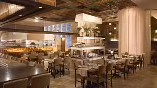 Una foto del restaurante Ella Dining Room and Bar