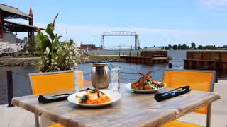 Foto von Silos Restaurant at Pier B Restaurant
