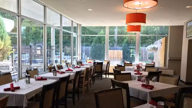 Reflect Bistro inside Cambria Suites​餐廳的照片