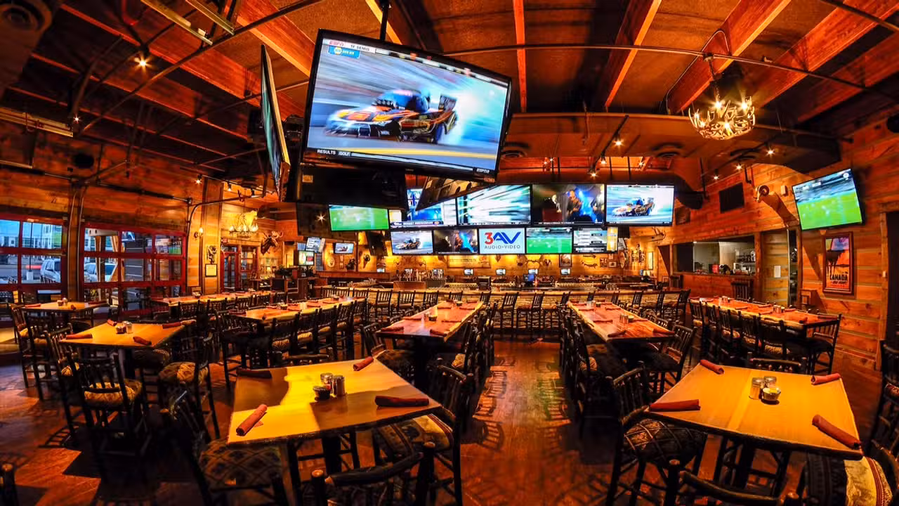Twin Peaks  - Twin Peaks - Tulsa - Permanently Closed, Tulsa, OK