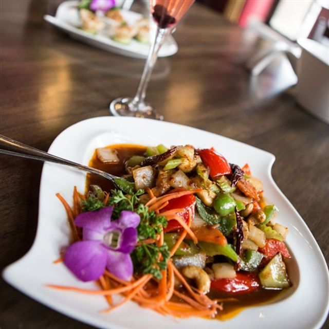 Ban Chok Dee Thai Cuisine - Updated 2026, Thai Restaurant in Maple ...