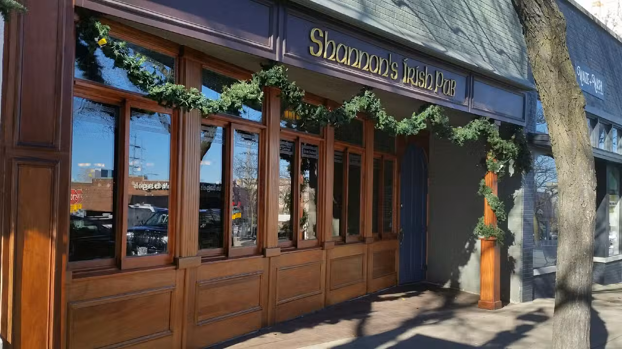 Buitenkant - Shannon's Irish Pub, Glen Ellyn, IL