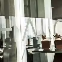 Een foto van restaurant Halo Bar & Bistro - Renaissance Edmonton Airport