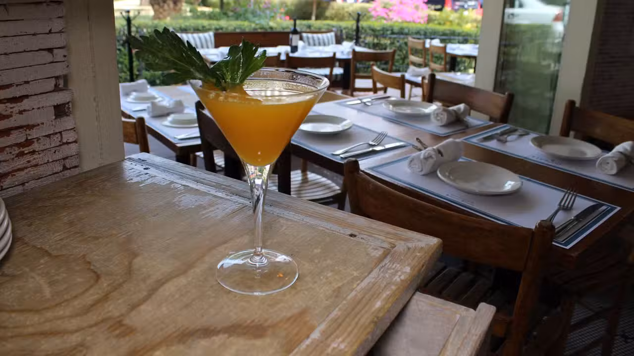 Coctel + Interior Ouzeria - Ouzeria, Ciudad de México, CDMX