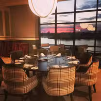 Una foto del restaurante Steam Restaurant - Embassy Suites