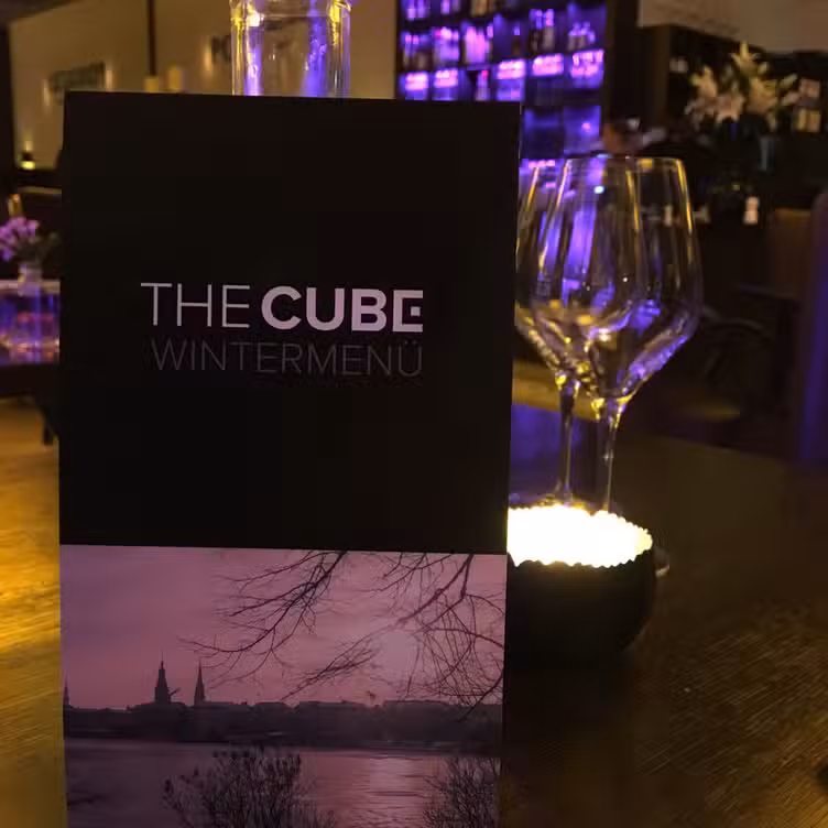 內部 - Café - Restaurant THE CUBE，HHHamburg