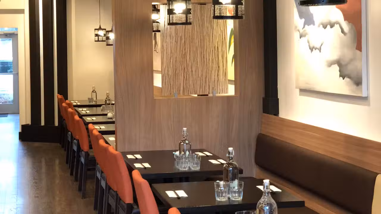 Innen - Orenji Sushi & Noodles, Issaquah, WA