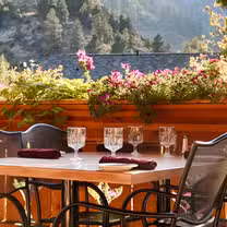 Una foto del restaurante JJ Hills Restaurant & Bar