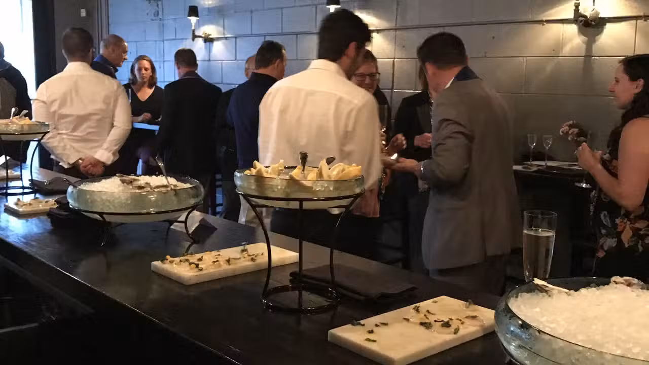 Binnenkant - The Wine & Oyster, Asheville, NC