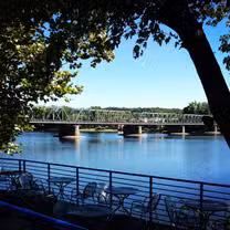 Una foto del restaurante Martine's River House
