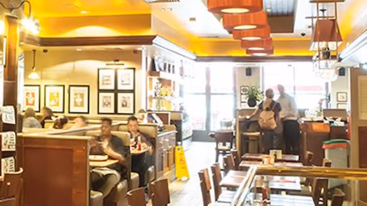 Binnenkant - Garfunkels - Tottenham Court Road, London, 