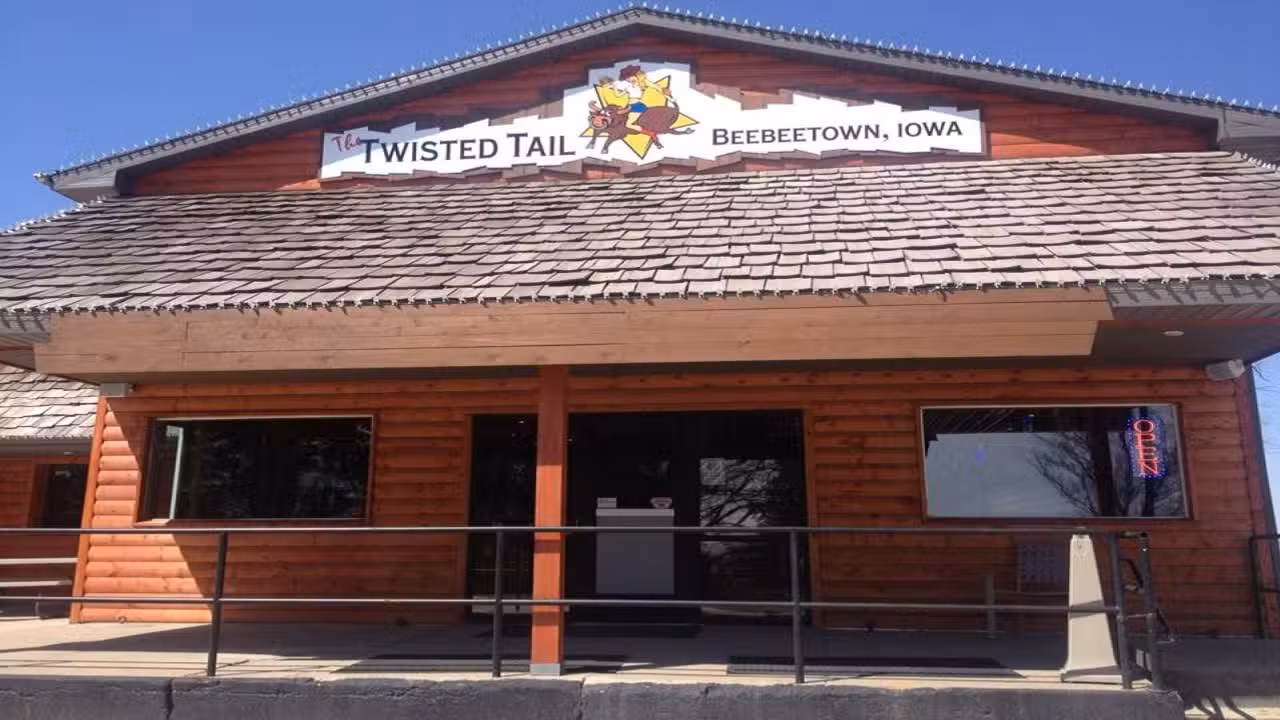 Buitenkant - Twisted Tail Steakhouse & Saloon, Logan, IA