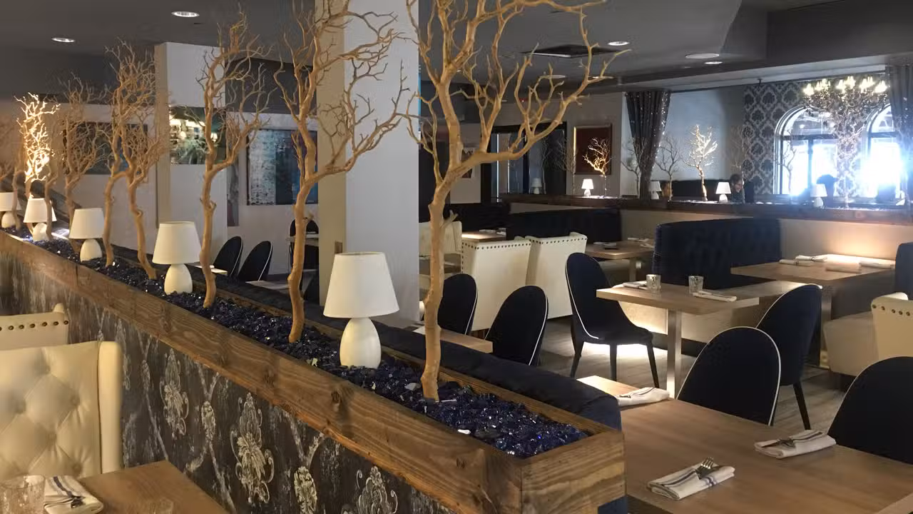 Binnenkant - PL8 Bistro and Gallery, Dallas, TX