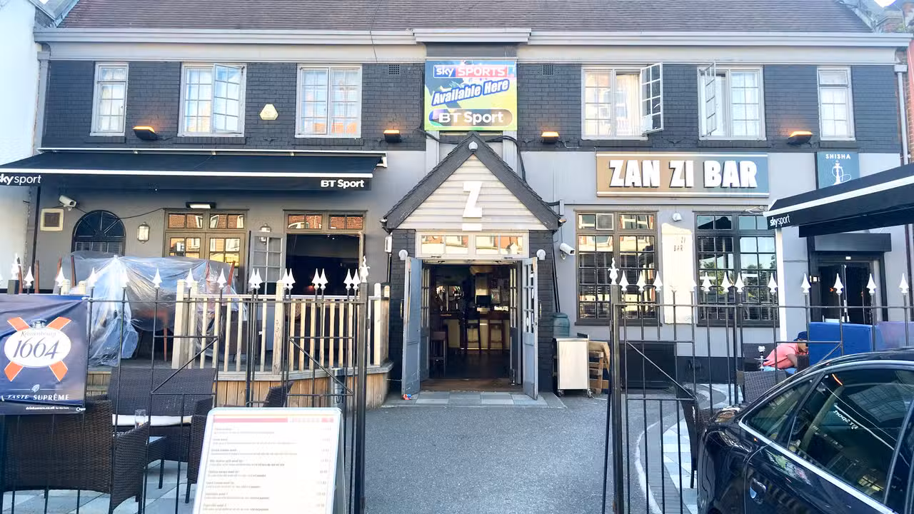 Buitenkant - Zan Zi Bar, London, 