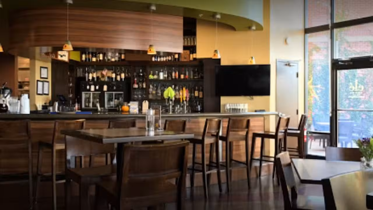 Interior - elé Cake Co. Bistro & Wine Bar, Miamisburg, OH