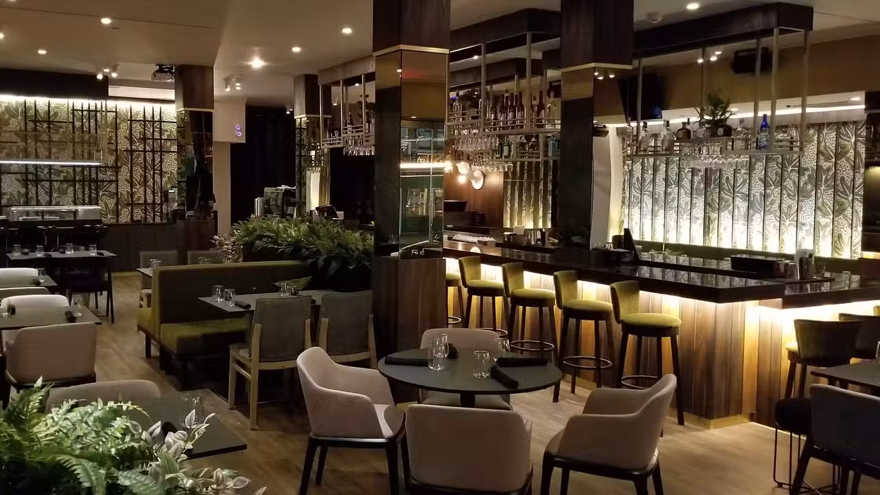 Interior - Flo Urban Kitchen & Bar - Permanently Closed, Astoria, NY