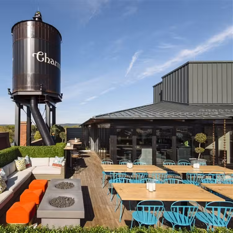 Buitenkant - The Rooftop Terrace at The Charmant, La Crosse, WI