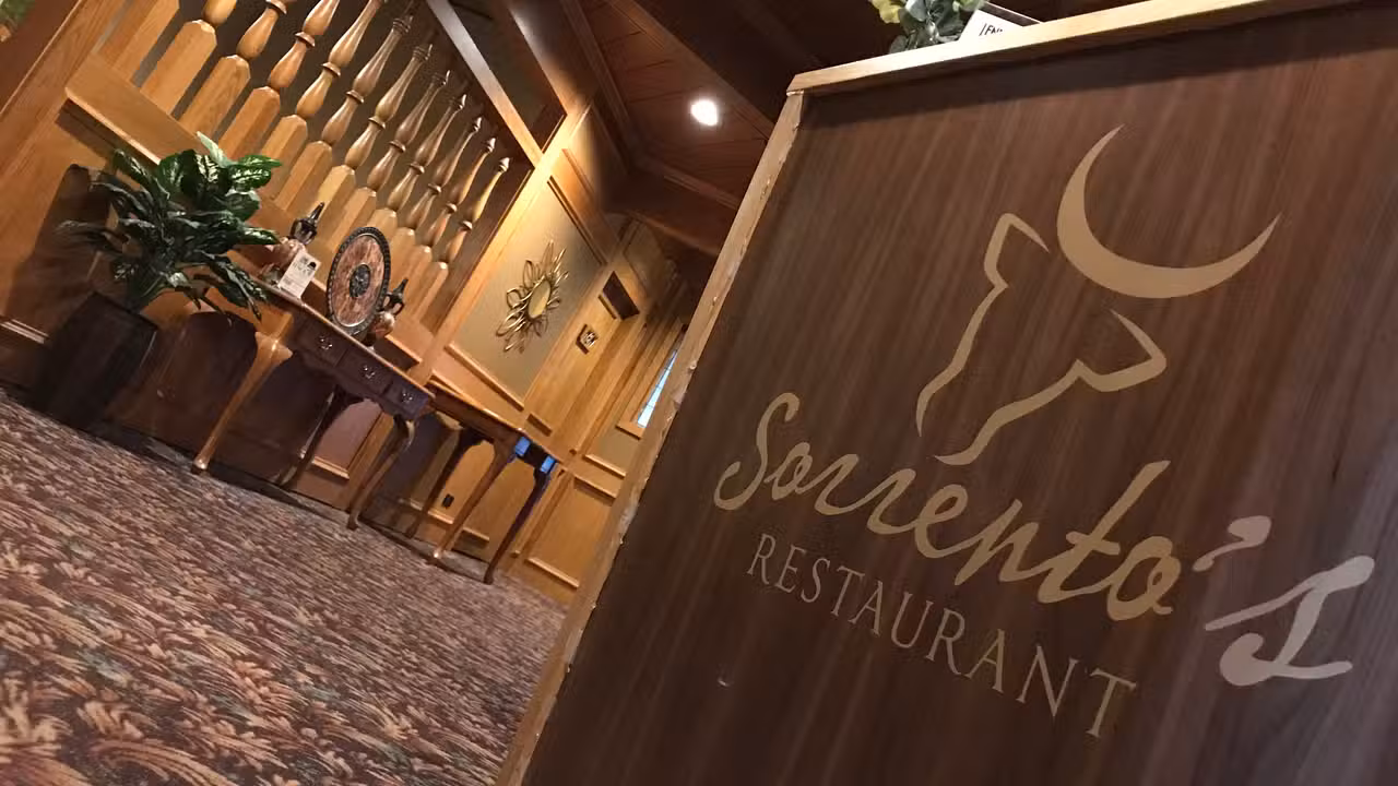 インテリア - Sorrentos Restaurant IL Maple Park
