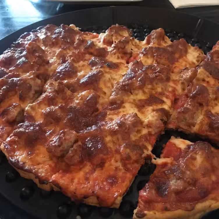 Eten - Home Run Inn Pizza – Lakeview - Permanently Closed, Chicago, IL