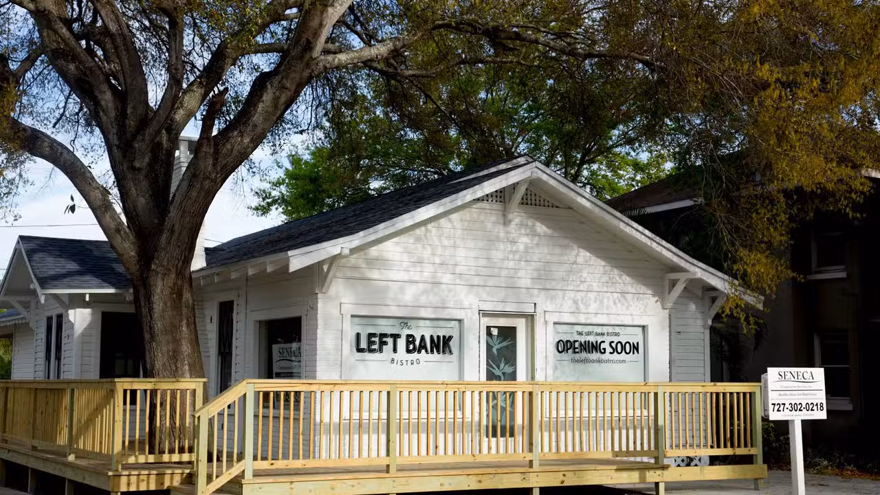 外観 - Left Bank Bistro FL St Petersburg