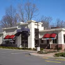 A photo of Houlihan's - Paramus restaurant